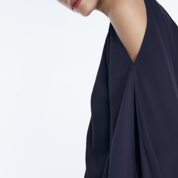 FLOWY ASYMMETRICAL TOP - Picture 3 of 6